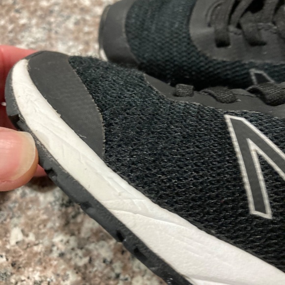 New Balance boys sneakers size 11 - Picture 2 of 5